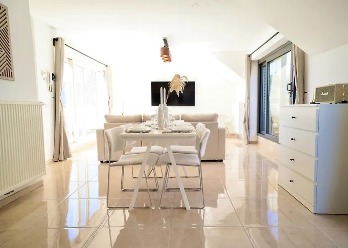 Apartmán Penthouse With A Neo-gothic Parish Church View *