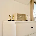 Penthouse With A Neo-gothic Parish Church View דירה *