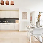 דירה Penthouse With A Neo-gothic Parish Church View גנט