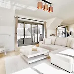 Penthouse With A Neo-gothic Parish Church View דירה גנט