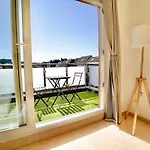דירה Penthouse With A Neo-gothic Parish Church View גנט