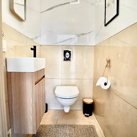 Penthouse With A Neo-gothic Parish Church View * 根特