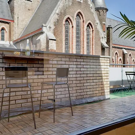 公寓 Penthouse With A Neo-gothic Parish Church View