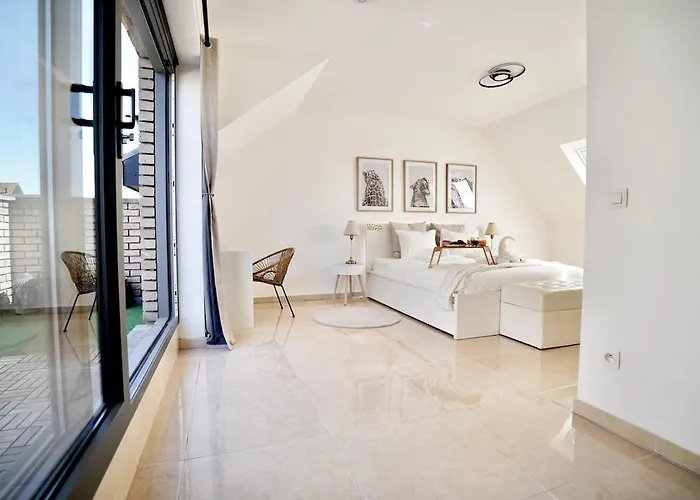 Penthouse With A Neo-gothic Parish Church View Апартаменты Гент